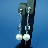 stainless steel dangling earrings with crystals and white pearls 1681